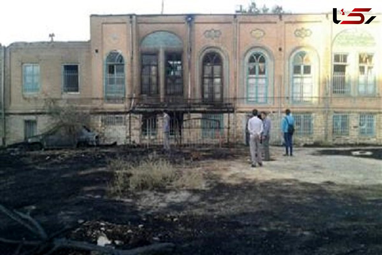 آتش خانه تاریخی انصای ارومیه را سوزاند + عکس