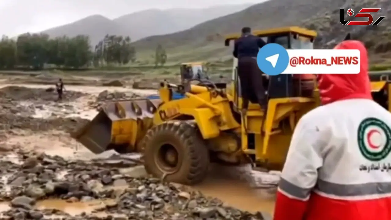 فیلم نجات 2 خانواده از خطر گرفتار شدن در سیلاب