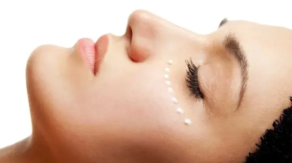 چین و چروک دور چشم را با چند ترکیب ساده رفع کنید