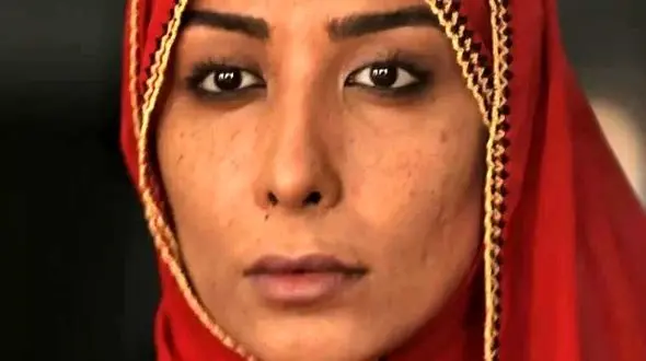 عکس/ تفاوت زمین تا آسمان دختر ناخدا در سریال نون خ با چهره واقعی بازیگر آن، دنیا جهان منش / چقد چفیه عربی که سر کرده بهش میاد!