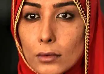 عکس/ تفاوت زمین تا آسمان دختر ناخدا در سریال نون خ با چهره واقعی بازیگر آن، دنیا جهان منش / چقد چفیه عربی که سر کرده بهش میاد!