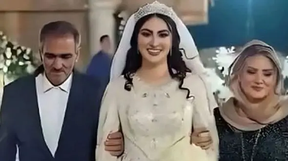 فیلم آوازخوانی خواستگار سمج برای مریم مومن/  قبل عروسی به سبک آهنگ «یا طب طب» نانسی یا مریم می خونن!