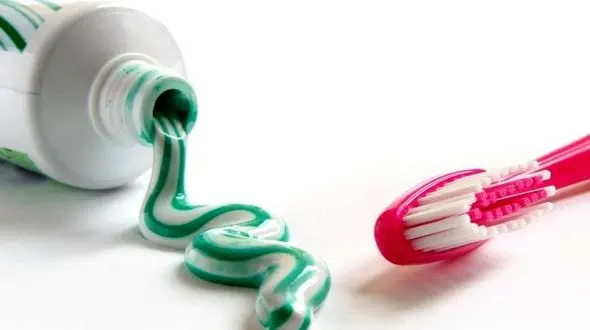 درمان جوش زیرپوستی با خمیر دندان