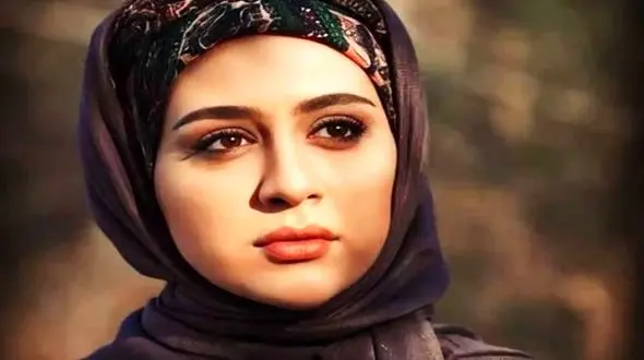 تیپ و استایل میترا رفیع بازیگر مه لقا در سریال از سرنوشت یک / شبیه زن های دهه پنجاه شده !