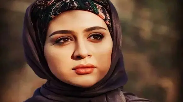 تیپ و استایل میترا رفیع بازیگر مه لقا در سریال از سرنوشت یک / شبیه زن های دهه پنجاه شده !