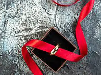 ورود به اتاق هتل با روبان قرمز؛ نکته ای که نباید نادیده بگیرید!