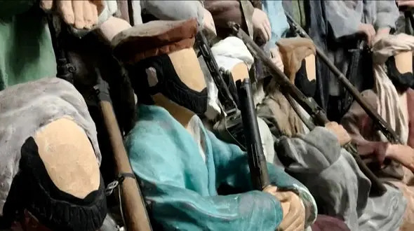 فیلم شخصیت زدایی طالبان از موزه مقاومت هرات