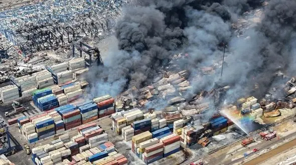خسارات گسترده آتش‌سوزی در بندر شهید رجایی از نمای هوایی