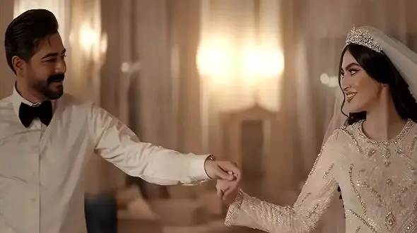 آواز شاد؛ آقای بازیگر واسه مریم مومن قبل عروسیش خارجی خوند عروس خانم چشم هاش چهارتا شد