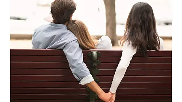  رابطه مثلثی چیست؟ دلایل شکل‌گیری رابطه مثلثی یا رابطه سه نفره