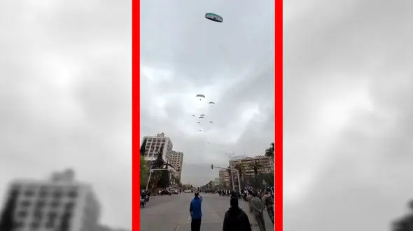 فیلم نمایش هوایی چتربازان بر فراز دمشق