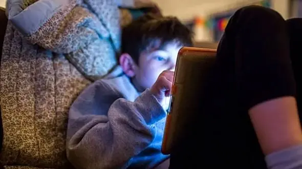 برخورد درست با کودکی که فیلم مستهجن دیده چگونه است؟