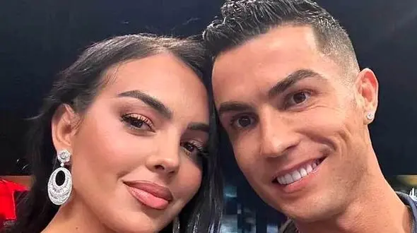 نگاهی به چیدمان فوق لوکس خانه ویلایی  دلباز رونالدو در عربستان با طراحی سنتی و جنگلی/ از کاخ درخشانتره !+عکس