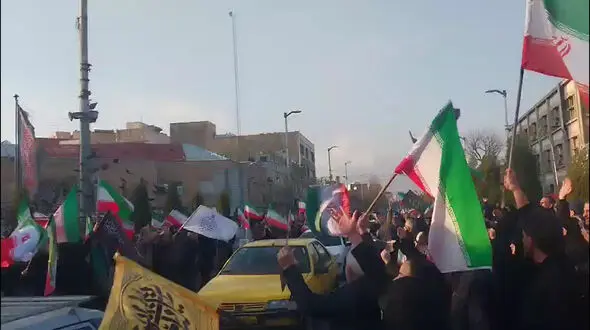 فیلم حضور مردم در میدان شهدای تهران برای خنثی کردن تحرکات احتمالی مزدوران صهیونیست در چهارشنبه سوری