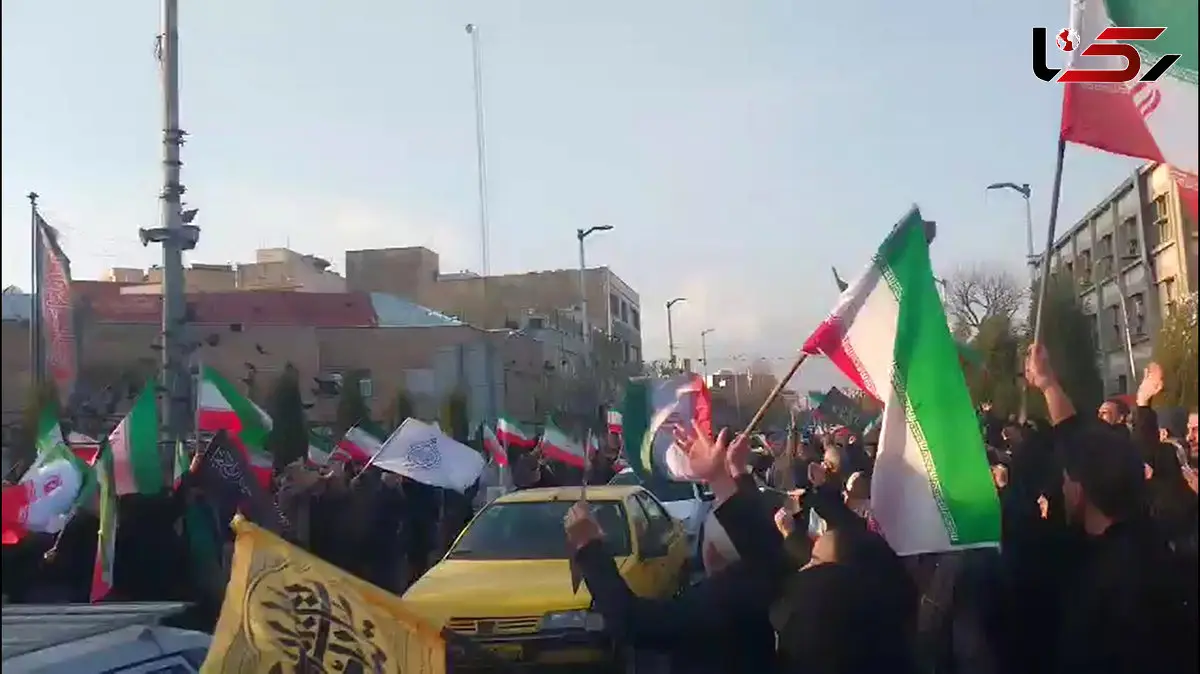 فیلم حضور مردم در میدان شهدای تهران برای خنثی کردن تحرکات احتمالی مزدوران صهیونیست در چهارشنبه سوری