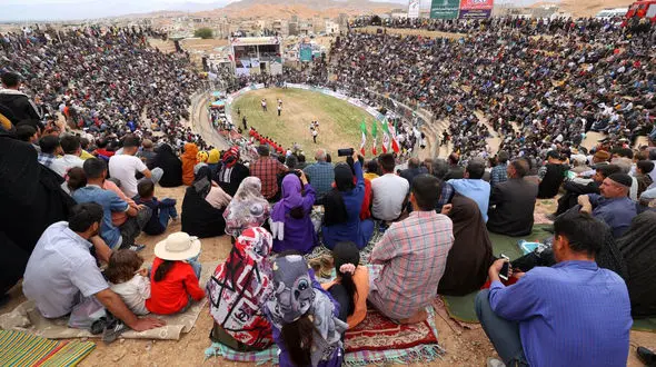 مسابقات کشتی با چوخه اسفراین/ استقبال عجیب و باورنکردنی مردم + فیلم