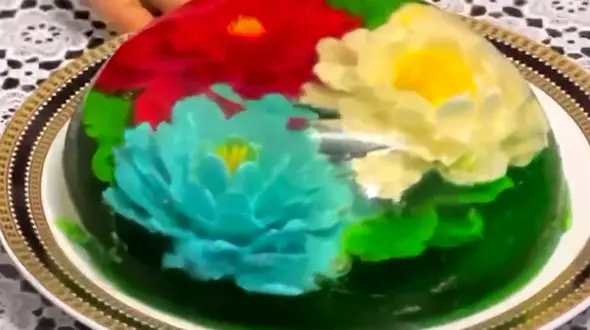 تشویق حضار برای درآوردن ژله قالبی + فیلم