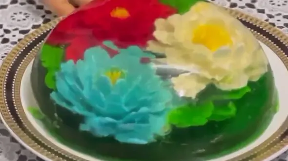 تشویق حضار برای درآوردن ژله قالبی + فیلم