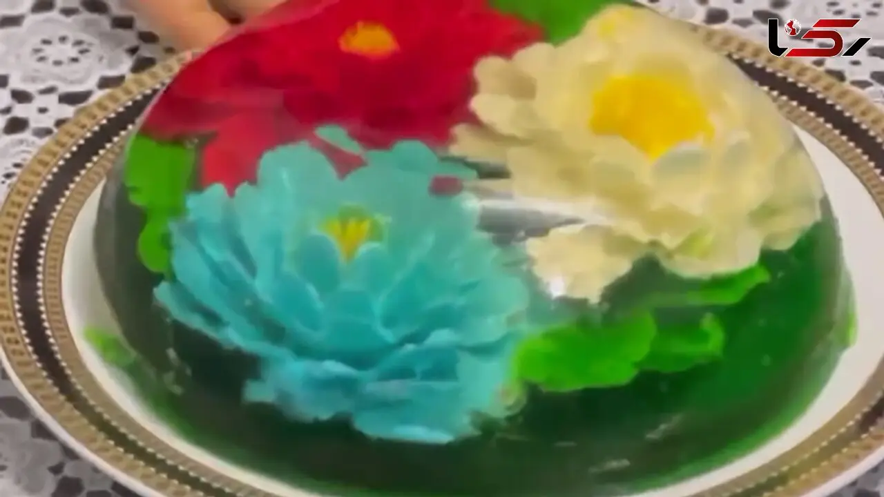 تشویق حضار برای درآوردن ژله قالبی + فیلم
