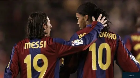 رونالدینیو: مسی را به رونالدو ترجیح می‌دهم