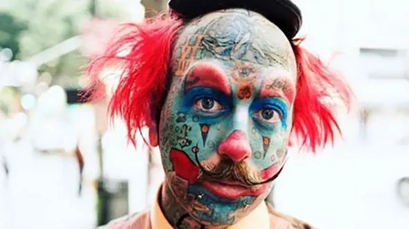 این آرایشگر عاشق دلقک بازی است! +عکس 