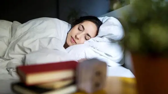 با شکم خالی نخوابید + دلایل 