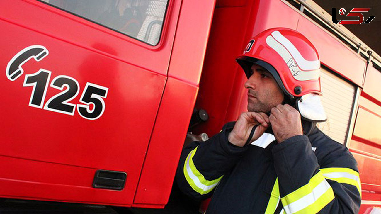 آتش‌سوزی خودروی ۴۰۵ در داخل پارکینگ در خیابان مولوی / ۲۰ نفر از اهالی ساختمان نجات یافتند