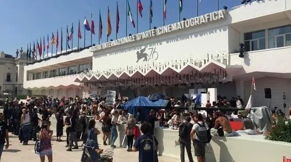 هجوم معترضان به فرش قرمز جشنواره ونیز