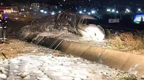 آتش گرفتن یک هواپیمای خصوصی در فرودگاه آتاتورک + عکس 