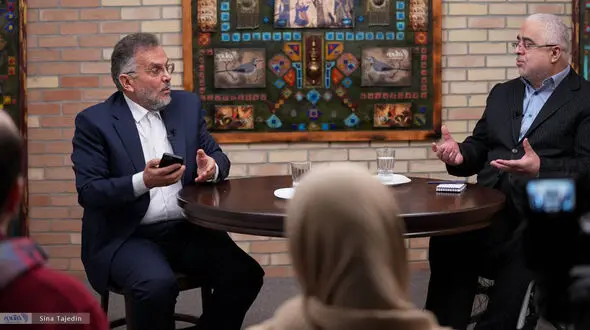 جعفرزاده: مسئول مذاکرات خودش و بچه‌هایش از تحریم سود برده‌اند / عباس زاده: کاسبان تحریم را نشانم دهید یقه آنها را بگیرم + فیلم