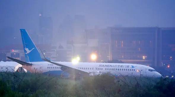 حادثه وحشتناک در باند فرودگاه! + جزییات