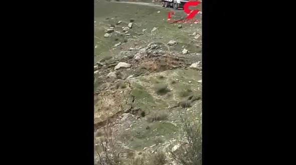 حرکت وحشت آور زمین در جاده دورود + فیلم