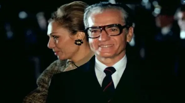 عکس سفر در زمان / شاه پهلوی با دخترش شهناز در حال خلبانی/ وقتی مردم گاری سواری می کردند و خاندان پهلوی لوکس زندگی می کردند /  دهه 30