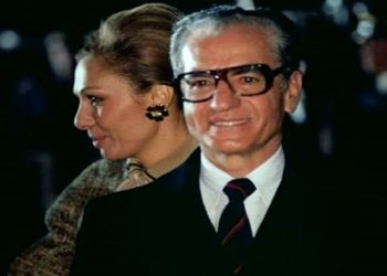 عکس سفر در زمان / شاه پهلوی با دخترش شهناز در حال خلبانی/ وقتی مردم گاری سواری می کردند و خاندان پهلوی لوکس زندگی می کردند /  دهه 30