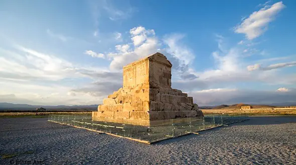 چرا در تقویم رسمی ایران، روزی به نام کوروش بزرگ نداریم؟