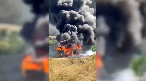 ببینید / اولین تصاویر از آتش‌سوزی یک اتوبوس مسافربری در سوگوت