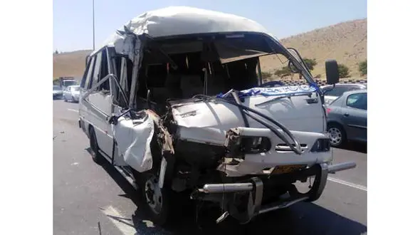 تصادف ون با کامیون در بزرگراه یاسینی / خرید میوه دردسرساز شد + عکس