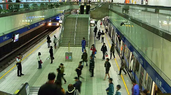 چاقوکشی خونین مرد جوان در قطار تایوان