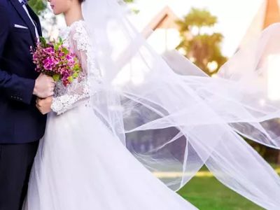 خلاقیت مشاغل؛ ابتکار منحصربفرد خیاط پنجه‌طلا در دوختن لباس عروس برای خودش با پشم چیده شده از گوسفندان مزرعه‌اش+ویدیو/ تماشا کنید نهایت سلیقه و هنر رو