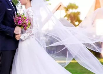 خلاقیت مشاغل؛ ابتکار منحصربفرد خیاط پنجه‌طلا در دوختن لباس عروس برای خودش با پشم چیده شده از گوسفندان مزرعه‌اش+ویدیو/ تماشا کنید نهایت سلیقه و هنر رو