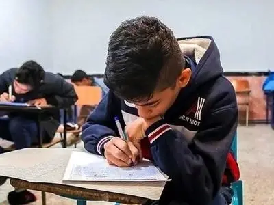 خلاقیت خنده دار و حماسه دانش آموز ایرانی در پاسخ به برگه  امتحانی ریاضی در دی ماه / فقط ببینید معنای آمار دادن رو چی میگه 