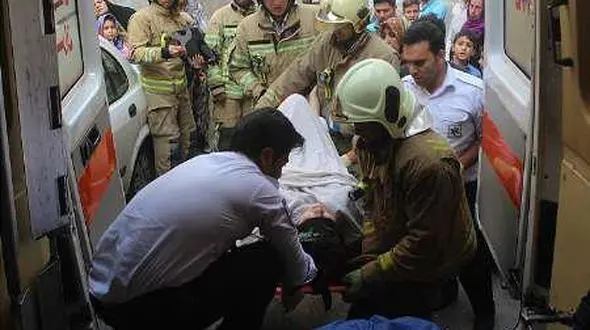 سقوط زن خانه دار از پشت بام ساختمان 3 طبقه در یافت آباد+عکس