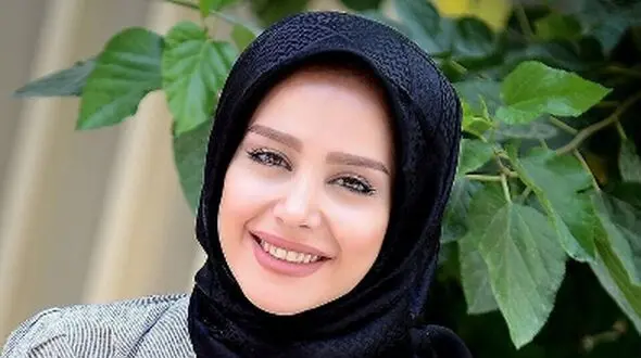 الناز حبیبی هم گوشی لاکچریش را به رخ کشید
