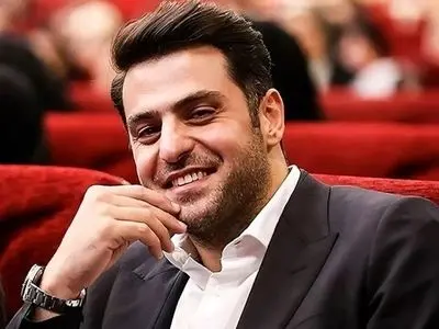 فیلم/ صدایی که میره توی عمق جان فقط گوش کن، حس کن/ گر می نخوری طعنه مزن مستان را/ جادویی ترین شعرخوانی علی ضیاء با رباعیات خیام؛ 