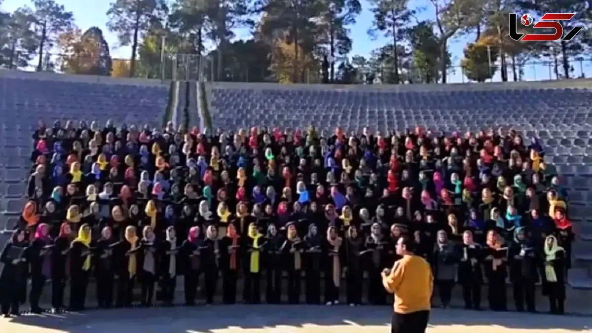 فیلم آواز گروهی زنانه / 100 تا زن با لباس زیبا ترانه من از خدامه مهستی رو خواندند