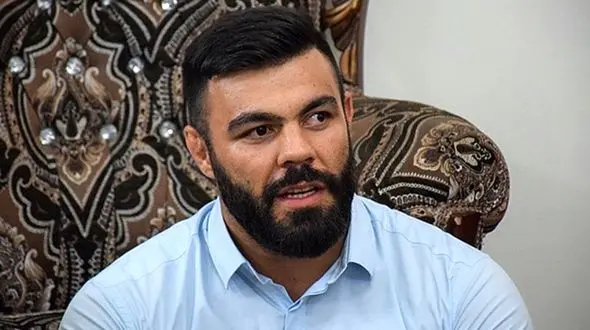 حرف‌های کوبنده امیرعلی اکبری در برنامه تلویزیون 