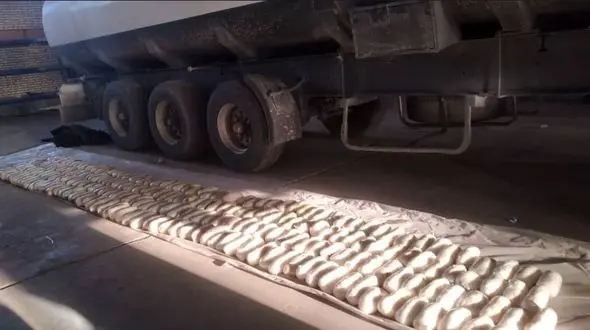 جاسازی ماهرانه مواد ویرانگر در کامیون مرد شیرازی/ دسیسه شوم دشمنان راننده جوان فاش شد