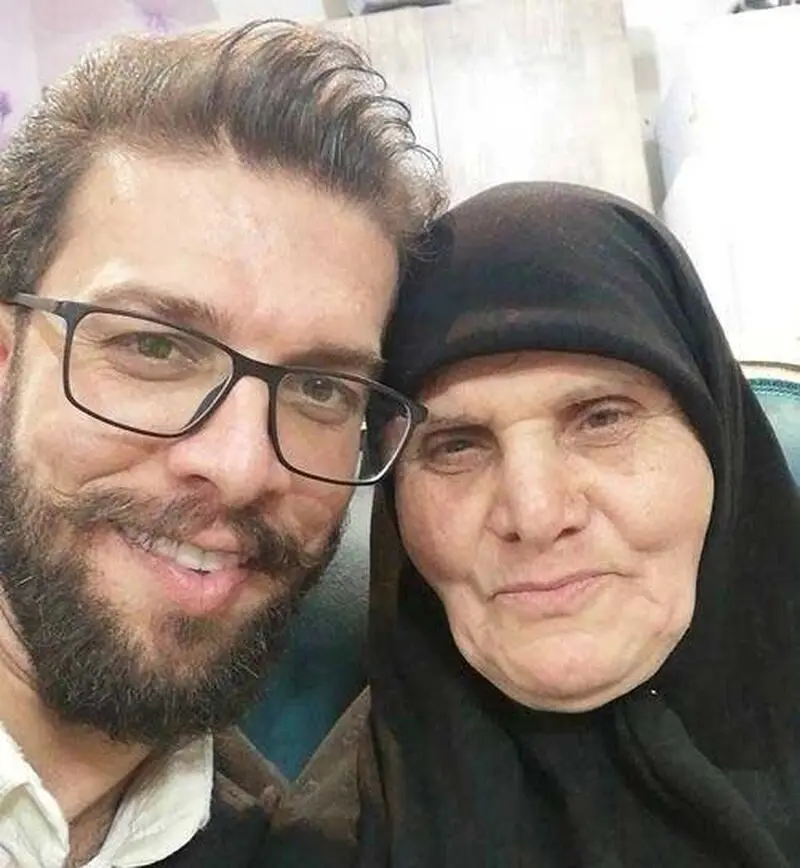 مجتبی شفیعی به همراه مادرش