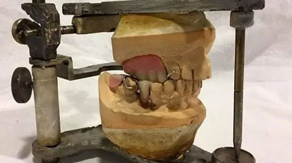 عجیب‌ترین مزایده وسایل پزشکی زیرخاکی