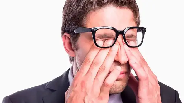 اگر چشمتان را زیاد بمالید قوز قرنیه می گیرید ! + هشدارهای یک فوق تخصص